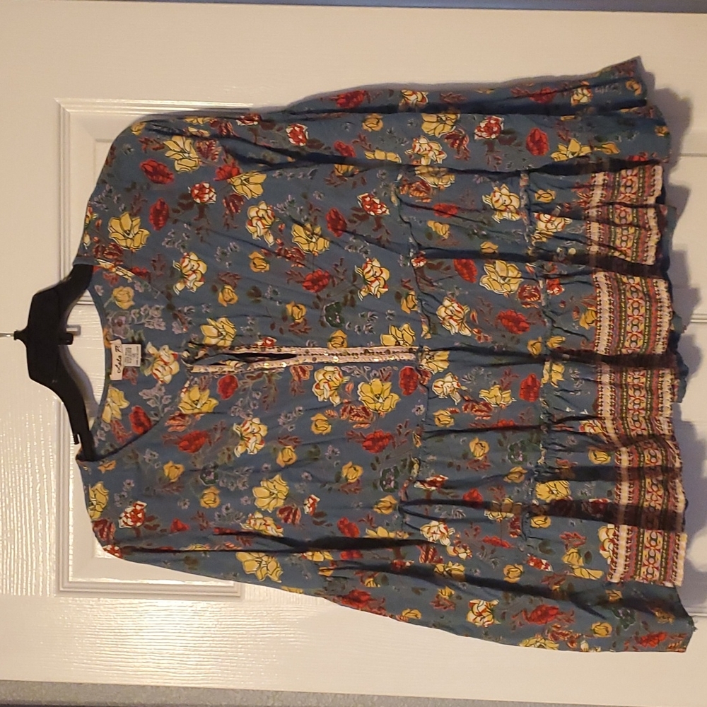 lola p.  blouse M
